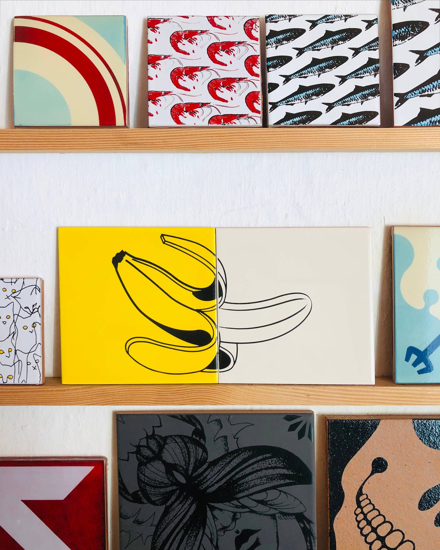 Banan - vægudsmykning med to keramiske fliser