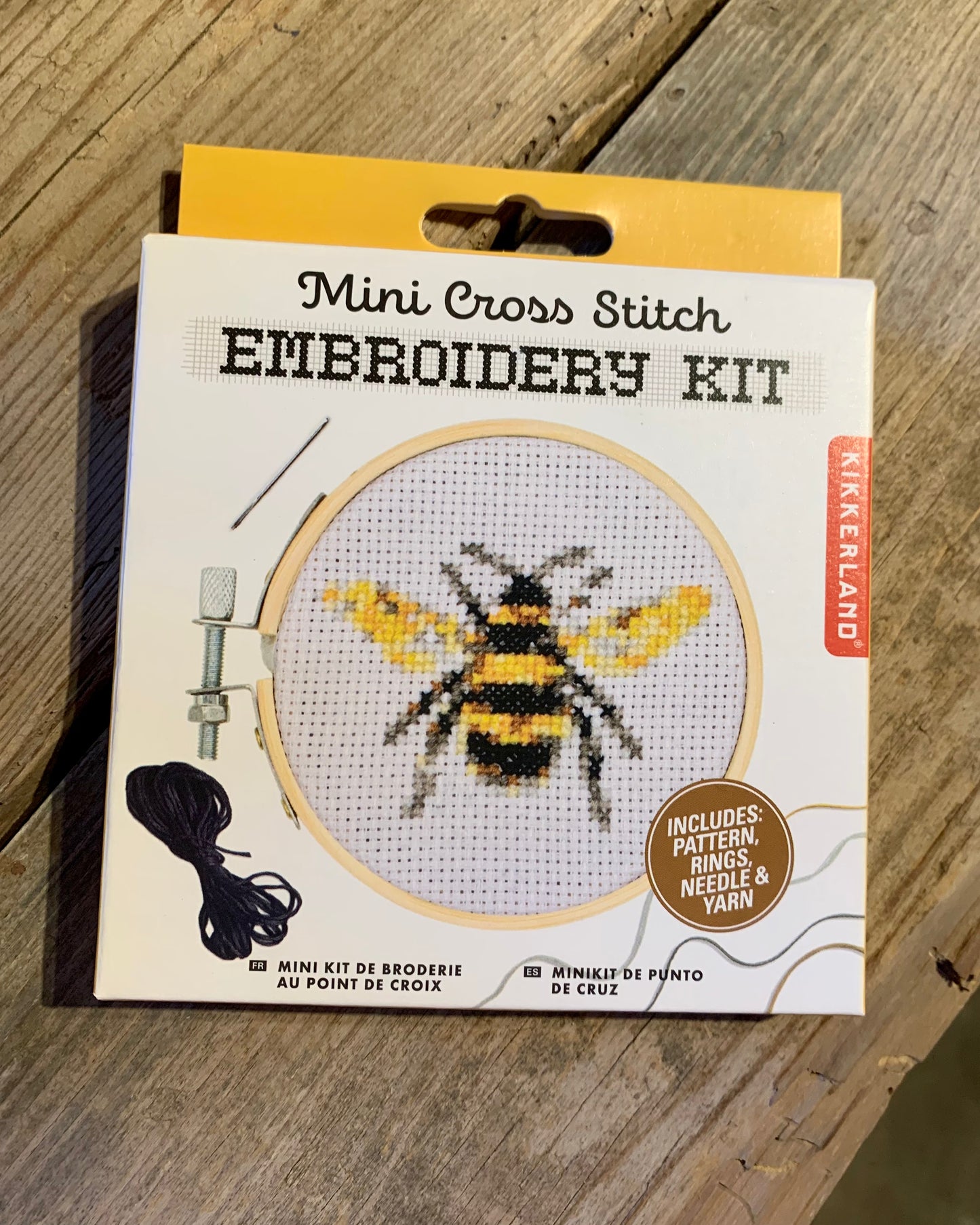 Broderikit - bi