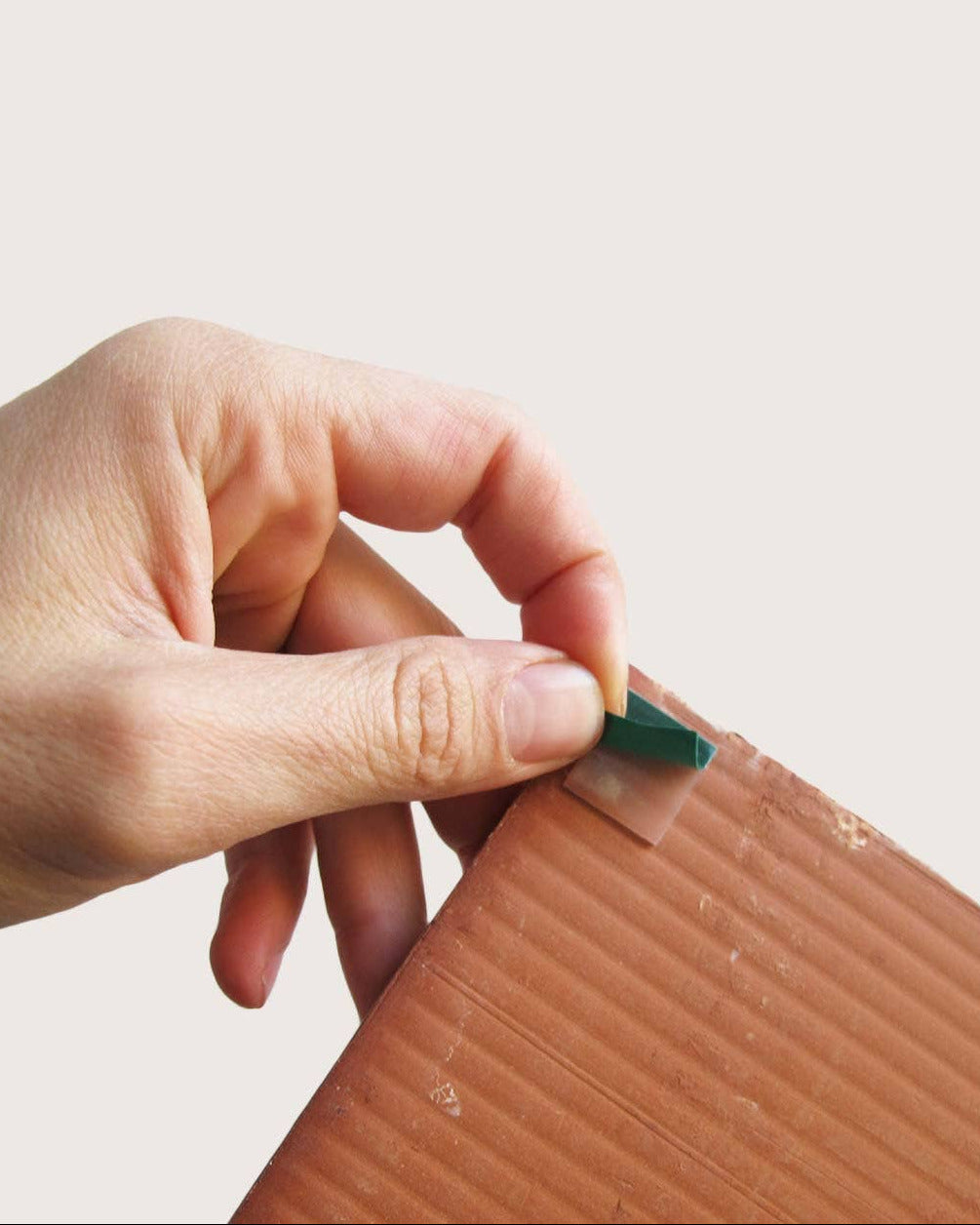 Bullet man - vægudsmykning med tre keramiske fliser