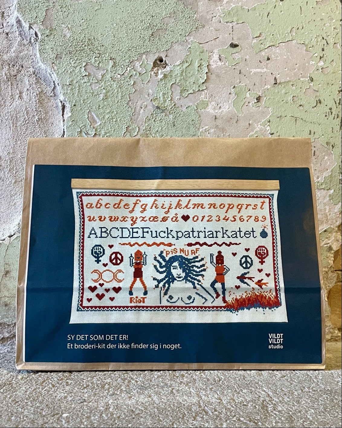 ABCDEFuckpatriarkatet -  Broderikit