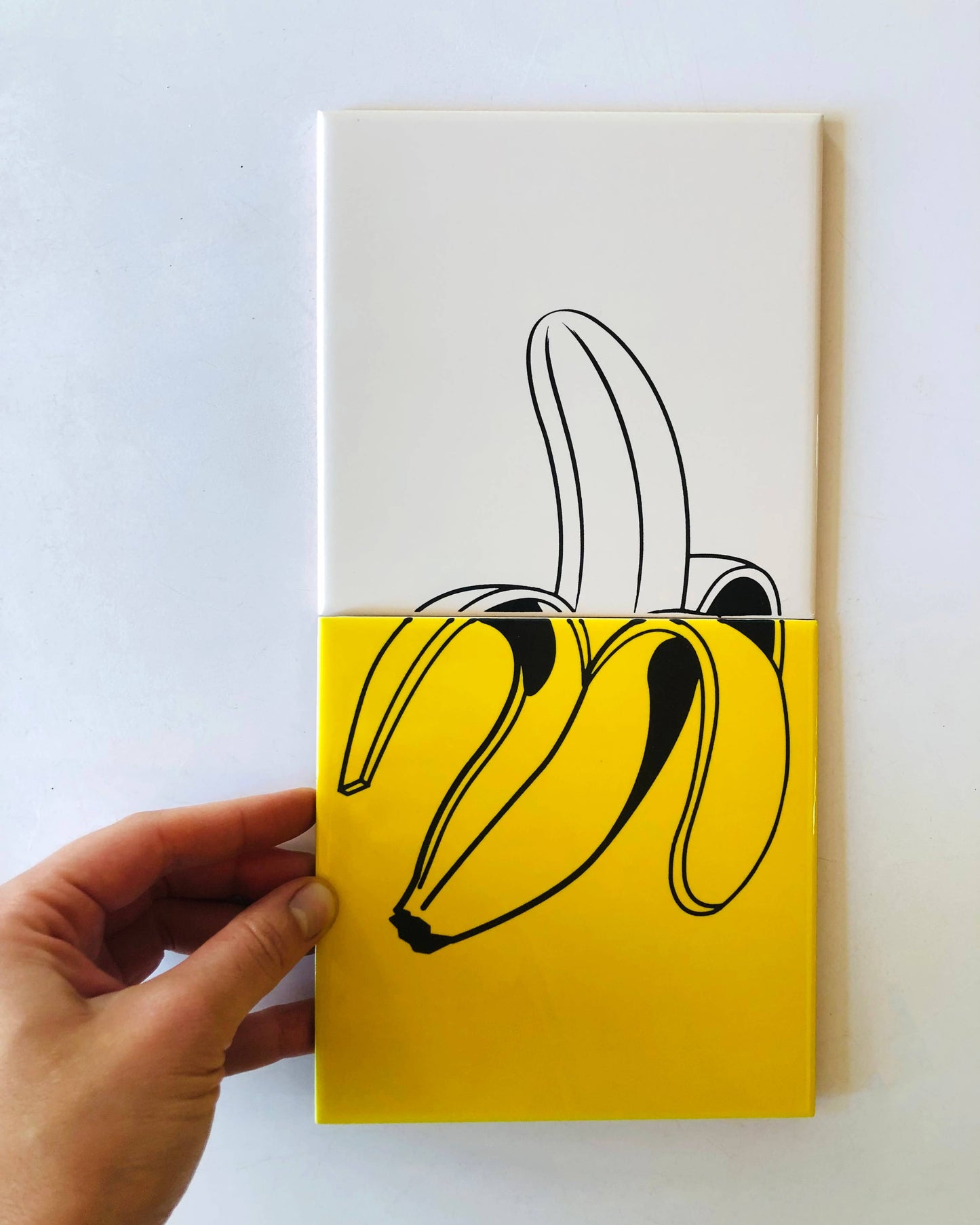 Banan - vægudsmykning med to keramiske fliser